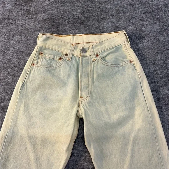 Levi's 501 High Rise Classic Light Washed Straight Leg Jeans Best Fits Size 26 - Picture 2 of 5